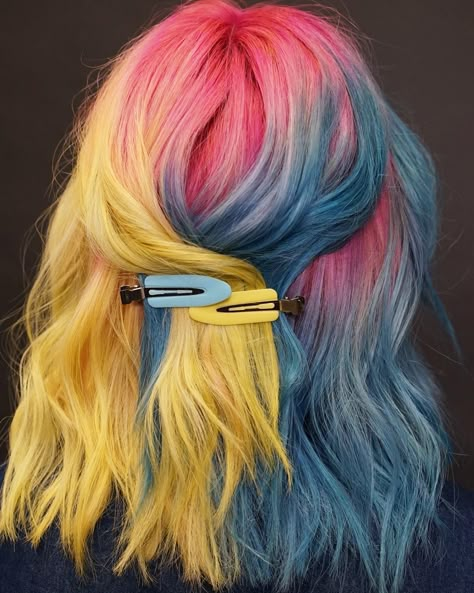 Yellow Hair Ideas, Bright Yellow Hair, Split Dye Hair Ideas, Dye Hair Ideas, Split Dye Hair, Half And Half Hair, Split Dye, Split Dyed Hair, Dyed Hair Inspiration