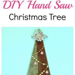 Christmas Tree Saw Blades, Old Saw Christmas Tree, Hand Saw Christmas Tree, Saw Christmas Tree, Homemade Ice Cream Maker, Rustic Country Kitchens, Hand Saws, Country Kitchens, Tree Craft