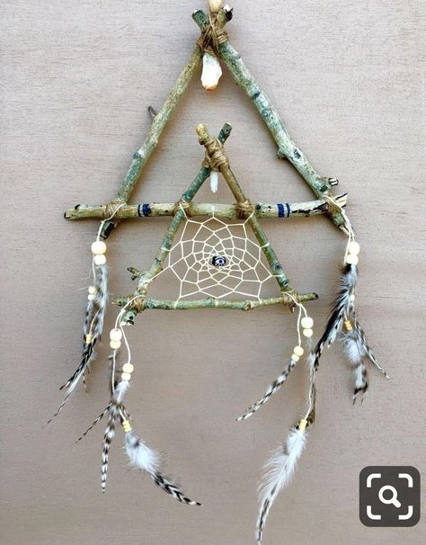 Diy Dream Catcher, Atrapasueños Diy, Wood Triangle, Dream Catcher Decor, Dream Catcher Art, Diy Tumblr, Dream Catcher Craft, Aspen Wood, Witchy Crafts