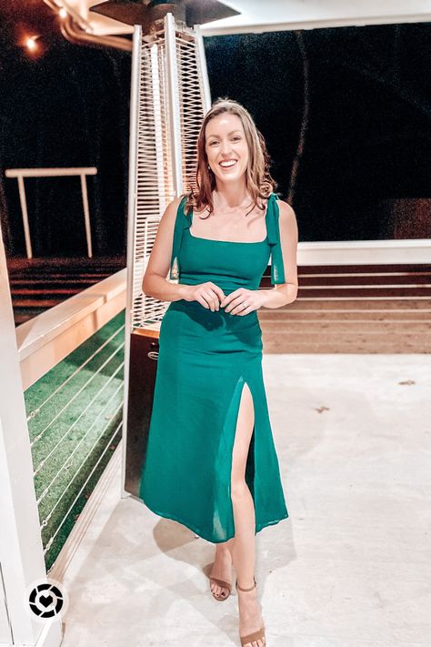 Emerald green @reformation Twilight dress 💚 Reformation Twilight Dress, Reformation Green Dress, Reformation Dress Wedding, Twilight Dress, Green Formal Dresses, January Wedding, Dress Wedding Guest, Reformation Dress, Summer Clothes