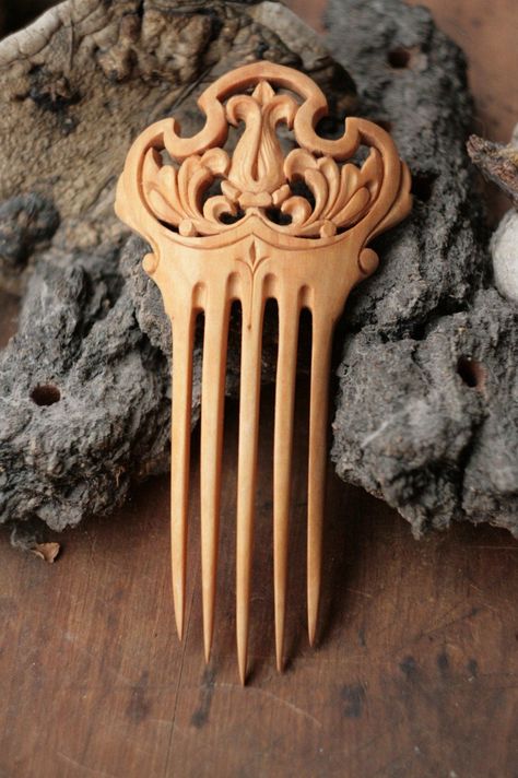 Flamenco Hair, Art Sculpture En Bois, Wood Jewelery, Wooden Gazebo, Dremel Wood Carving, Wooden Comb, Wood Carving Designs, Carving Art, Decorating Themes