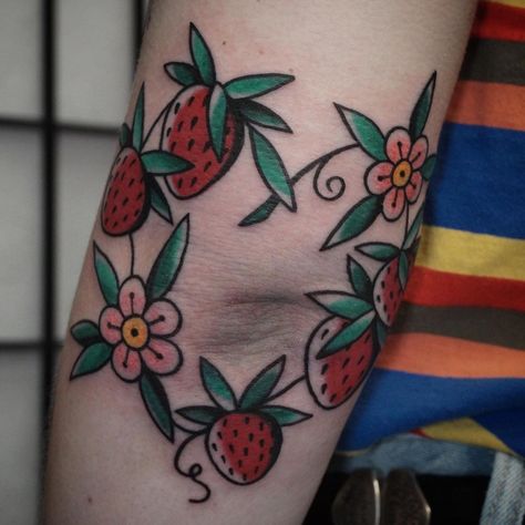 Strawberry Wreath, Wreath Tattoo, Strawberry Tattoo, Fruit Tattoo, Flash Ideas, Elbow Tattoo, Tattoo Concepts, Traditional Wreath, City Tattoo