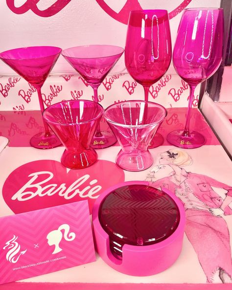 @dragonglassware x @barbie COLLECTION IS HERE💖🎀💖🎀 -WINE GLASSES -MARTINI GLASSES -DOUBLE WALL MARTINI GLASSES -DIAMOND COASTER SET And… | Instagram Barbie Glasses, Rich Couple, Barbie Car, Barbie Logo, Barbie Core, November 19th, Barbie Kitchen, Pink Life, Martini Glasses