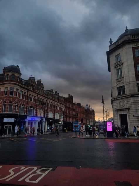 Leeds City Centre, Leeds Aesthetic, Leeds England, London Vibes, Leeds City, City Vibe, Concrete Jungle, Uk Travel, Leeds