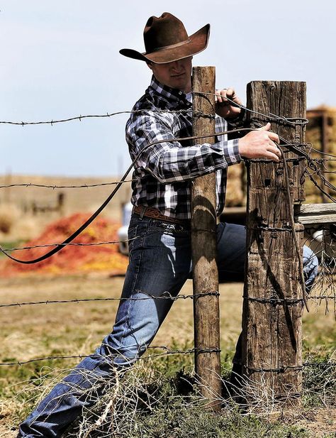 Wishing on a cowboy Cowboys And Angels, Cow Boys, Rodeo Cowboys, Cowboy Pictures, Real Cowboys, Western Photography, Wilde Westen, Cowboy Girl, Cowboy Horse