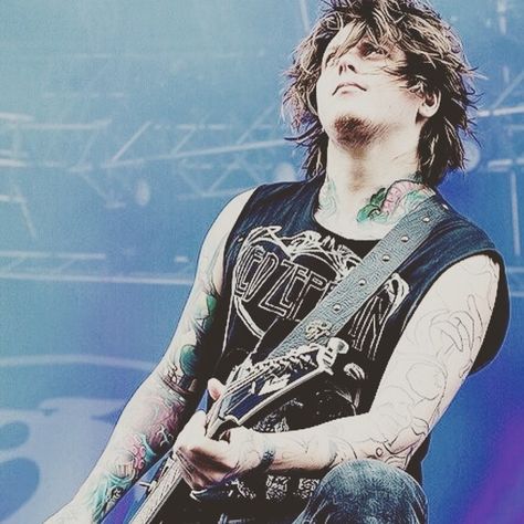 BEN BRUCE #aafamily Ben Bruce, Classic Rock Bands, Asking Alexandria, Emo Bands, Hard Rock, Rock Bands, Rock And Roll, Instagram Post, Band