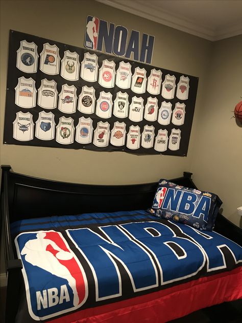 NBA bedroom Nba Bedroom Ideas, Nba Room, Nba Bedroom, Basketball Room Ideas, Basketball Room Ideas For Boys, Basketball Themed Bedroom, Basketball Theme Room, Basketball Bedroom, Posters On Wall Bedroom