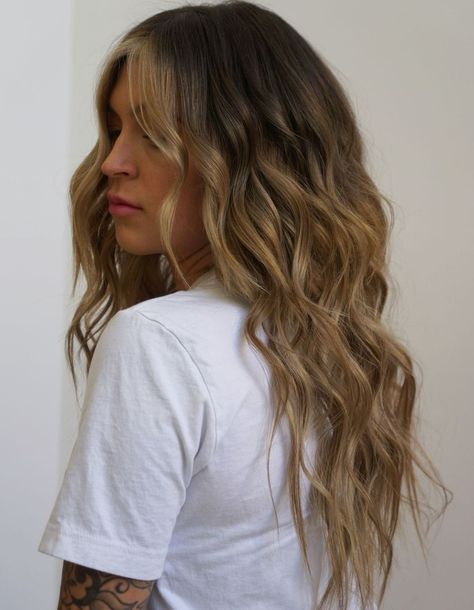 Balayage With Dark Roots, Caramel Balayage Brunette, Balayage Brunette To Blonde, Hair Dark Roots, Dark Brunette Balayage, Dark Balayage, Balayage Straight, Balayage Straight Hair, Balayage Long Hair