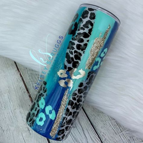 Leopard Print Tumbler Cups, Vaso Yeti, Tumbler For Men, Resin Cups, Leopard Print Tumbler, Halloween Tumblers, Cup Making, Balloons Arch, Epoxy Cups