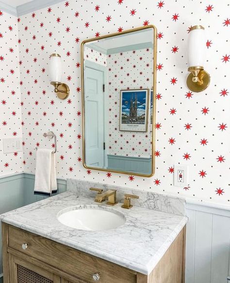 Sister Parish Design (@sisterparishdesign) • Instagram photos and videos Serendipity Wallpaper, Brian Paquette, Sister Wallpaper, Sister Parish, Slanted Ceiling, American Interior, Jack And Jill Bathroom, Wallpaper Red, Lines Wallpaper