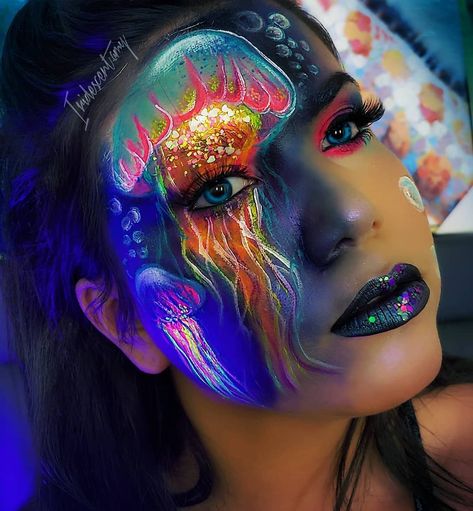 Jelly Fish Face Painting, Underwater Face Painting, Squid Makeup, Jelly Fish Makeup, Jellyfish Emoji, Jellyfish Makeup, Damaged Soul, Glowing Jellyfish, Water Makeup