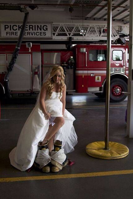 Firefighter wedding ❤️ Fireman Wedding, Firefighter Engagement, Firefighter Photography, Firefighter Family, Firefighter Wedding, Firefighter Pictures, Firefighter Emt, Firefighter Love, Fire Life