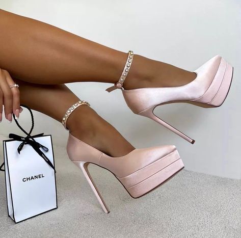 Pink Satin Heels, Pink Shoes Outfit, Light Pink Heels, Elegant Shoes Heels, Baby Pink Satin, Chanel Shoes Heels, Chanel Heels, Luxury Heels, Heels Aesthetic