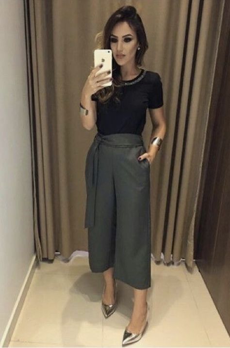 Womens Dressy Pants, Corporate Attire Women, Fashion Week Dresses, Wide Leg Pants Outfit, Modest Casual Outfits, Professional Work Outfit, Look Casual Chic, Corporate Attire, Woman Suit Fashion