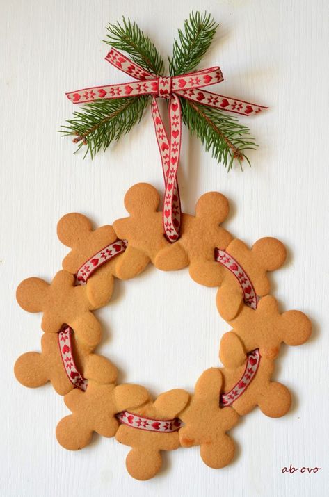 Cookie Wreath, Christmas Wreath Cookies, Wreath Cookies, Cookies To Make, Gingerbread Houses, Cookies Decorated, Christmas Goodies, Christmas Gingerbread, Cakepops