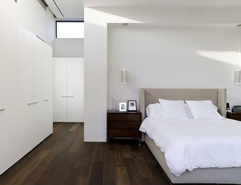 bedroom with dark hardwood floors | Light Or Dark Wood Flooring - Which One Suits Your Home? Minimalist Bedroom Style, Minimal Bedrooms, Floor Bedroom Ideas, Dark Wood Floor, Dark Wood Bedroom Furniture, Dark Oak Flooring, Dark Wood Bedroom, Dark Wood Bed, Fresh Bedroom