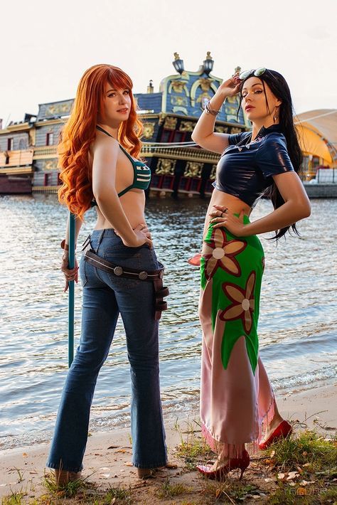 Nami Cosplay One Piece, One Piece Nami And Robin, Robin One Piece Cosplay, Human Reference Poses, Cosplay Nami, Cosplay Robin, Wow Cosplay, Kpop Cosplay, Nami Cosplay