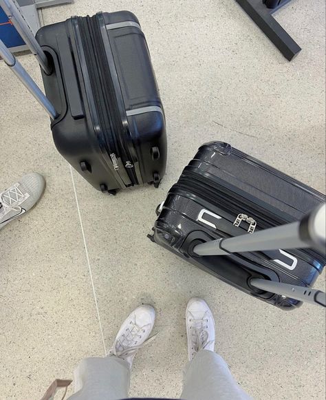 Travel Preparation Aesthetic, Airport With Boyfriend Aesthetic, Suitcase Travel Aesthetic, Airport Suitcase Aesthetic, Suit Case Aesthetic, Suitcase Aesthetic Airport, Suitcases Aesthetic, Travel Bags Aesthetic, Travel Luggage Aesthetic