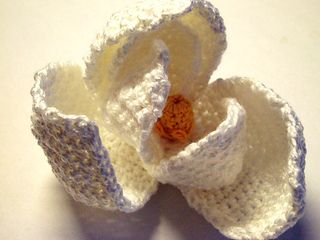 Crochet Flowers Bouquet, Crochet Flower Pattern, Magnolia Grandiflora, Crocheted Flower, Knitted Flowers, Bouquet Arrangements, Freeform Crochet, Crochet Motifs, Crochet Flower Patterns