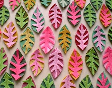 felt leaves • purtylilthings Felt Leaves, Xmas Deco, Felt Embroidery, Hand Craft, Felt Applique, Felt Diy, Felt Fabric, Creative Jewelry, Felt Art