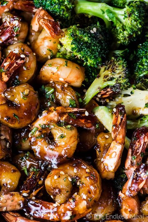 SAVE FOR LATER! Sesame Honey Shrimp are sweet, sticky, and totally delicious. This one-pan dinner recipe takes less than 20 minutes to make and will be a guaranteed hit at the table. | gluten-free paleo refined sugar-free | #honeyshrimp #sesameshrimp #honeygarlic #honeysesame #asianshrimp #sesameprawns #shrimp #prawns #refinedsugarfree #paleo #glutenfree #honey #sesameoil #healthyrecipes #backtoschool #easydinner #kidfriendly Ginger Broccoli, Best Broccoli Recipe, Honey Shrimp, One Pan Dinner Recipes, Garlic Prawns, Shrimp And Broccoli, Prawn Recipes, Pescatarian Recipes, Shrimp Dishes