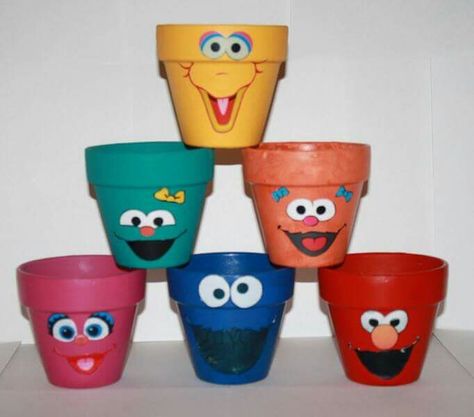 🌸Clay pots for spring ft. Sesame street characters Clay Pot Art, Clay Pot Ideas, Clay Pot Projects, Flower Pot People, Clay Pot People, Flower Pot Art, Pot People, Terra Cotta Pot Crafts, Terracotta Flower Pots