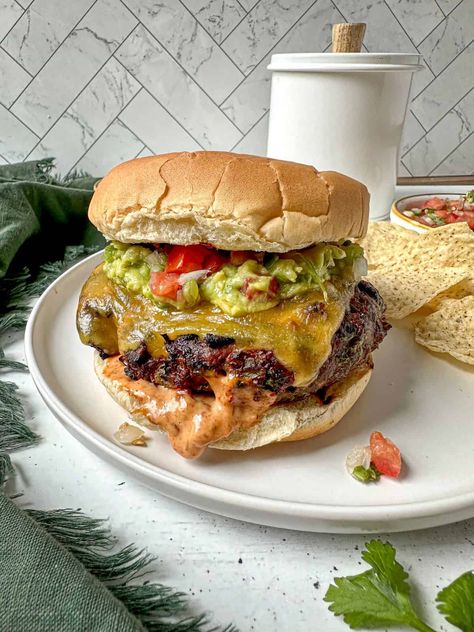 Southwest Burger with Chipotle Mayo - Happy Honey Kitchen Burger Competition Ideas, Santa Fe Burger, Chipotle Mayo Sauce, Taco Burgers, Unique Burger Recipes, Guacamole Burger, Southwest Burger, Mexican Burger, Taco Burger