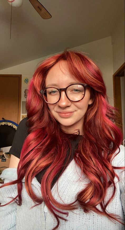 Pink And Blonde Highlights, Red Hair With Pink Highlights, Red And Black Hair Ideas, Hair Inspo Summer, Hair Color Combinations, Black Hair Ideas, Blonde Highlights Hair, Red Pink Hair, Purple Brown Hair