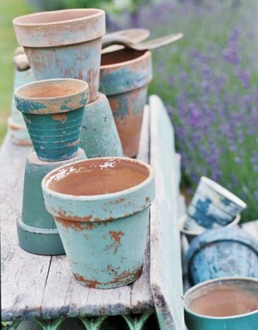 How to age garden pots from At The Picket Fence Garden Diy Decoration Ideas, Decorating Terra Cotta Pots, Aging Terra Cotta Pots, Diy Terra Cotta Pots, Terra Cotta Pots, Terra Cotta Pot Crafts, Painted Clay Pots, Painted Terra Cotta Pots, Flower Pot Crafts