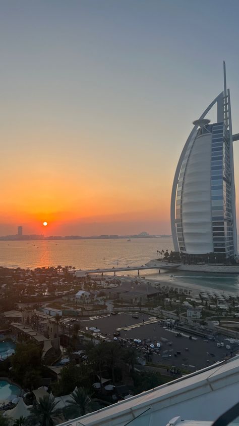 Dubai Sunset Aesthetic, Dubai Sunset, Dubai Photography, Travel Picture Ideas, Burj Al Arab, Photography Club, Summer Life, Arab Beauty, Dubai City