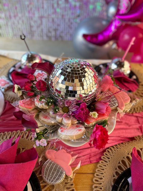 Sweet 16 Party Ideas Pink Disco, Cowboy Disco Party, Metallic Birthday, Disco Birthday, Disco Birthday Party, 42nd Birthday, 30th Party, Cake Party, Girl Birthday Themes