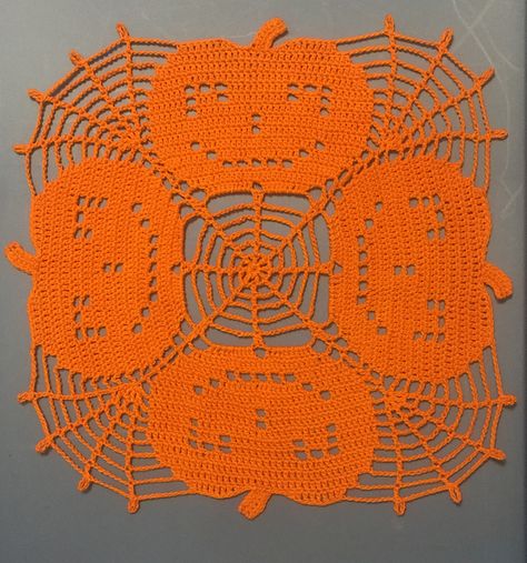 Make this free pumpkin doily crochet pattern and decorate your home for Halloween. Jack-In-The-Web by Marsha Glassner is a fairly quick and simple holiday decoration that will make you smile every time you look at it. This beautiful and fun Halloween-pattern is a little project, some may say an easy one-day project that’s both adorable and … Pumpkin Doily, Halloween Doily, Free Halloween Crochet, Table Crochet, Crochet Pumpkins, Crochet Holiday, Quick Crochet Projects, Web Pattern, Crochet Skull