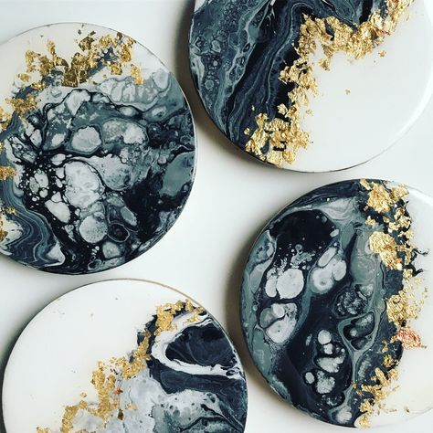 Coaster Packaging, Diy Wall Decor Ideas, Marble Plates, Resin Art Painting, Geode Art, Acrylic Pouring Art, Christmas Coasters, Epoxy Resin Art, Pouring Painting