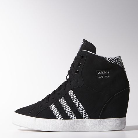 These women's shoes take basketball styling to new heights with a hidden wedge heel. The soft suede upper is accented with snakeskin-embossed 3-Stripes and heel patch. Adidas Basket, Adidas Shoes Outlet, Adidas Shoes Women, Tennis Fashion, Shoes Adidas, Wedge Sneakers, Sporty Outfits, Crazy Shoes, Shoe Obsession