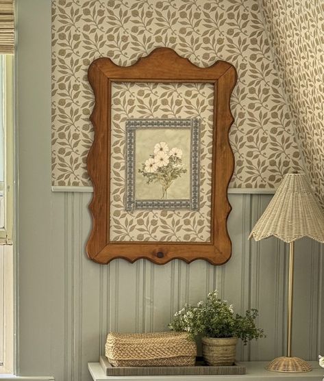 Picture Frame Wallpaper, Cottagecore Color Palette, Thrifting Manifestation, Suffolk House, Cottage Core House, Frame Wallpaper, English Cottage Decor, Eclectic Cottage, Vintage Farmhouse Style