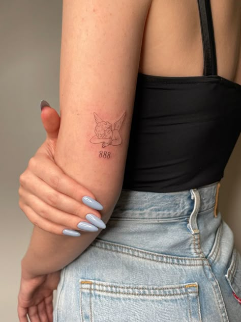 Basic Tattoos, Small Girly Tattoos, Petite Tattoos, Tatuaje A Color, Śliczne Tatuaże, Classy Tattoos, Small Hand Tattoos, Discreet Tattoos, Girly Tattoos