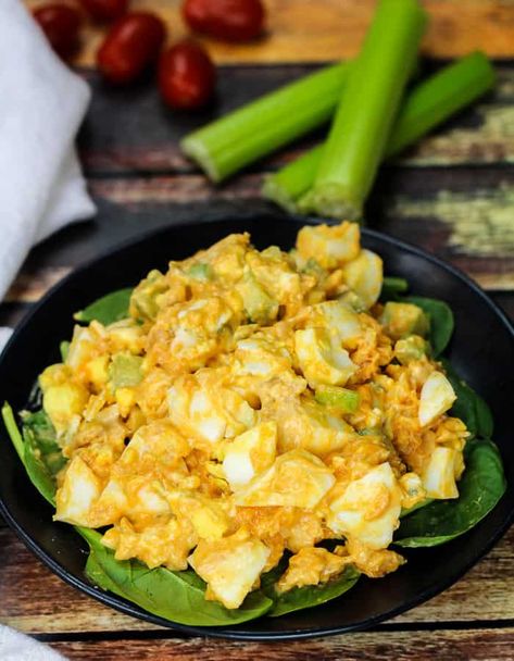 Buffalo Chicken Egg Salad Chicken And Egg Salad, Chicken Egg Salad, Salad Simple, Vegetarian Quinoa, Egg Salad Sandwiches, Healthy Buffalo Chicken, Butter Chicken Recipe, Keto Lunch, Salad Recipes For Dinner