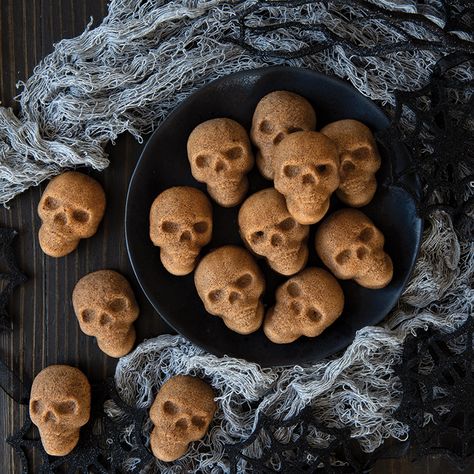 Skull Cake Pan, Skull Cake, Halloween Fest, Cake Bites, Spooky Treats, Nordic Ware, Bite Size, Save Food, Sweet And Spicy