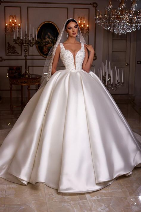 Big Satin Wedding Dress Ball Gowns, Princess Plus Size, Frida Xhoi Xhei, Wedding Dress Princess, Satin Bridal Gowns, Satin Wedding Gown, Classy Wedding Dress, Fancy Wedding Dresses, Dream Wedding Ideas Dresses