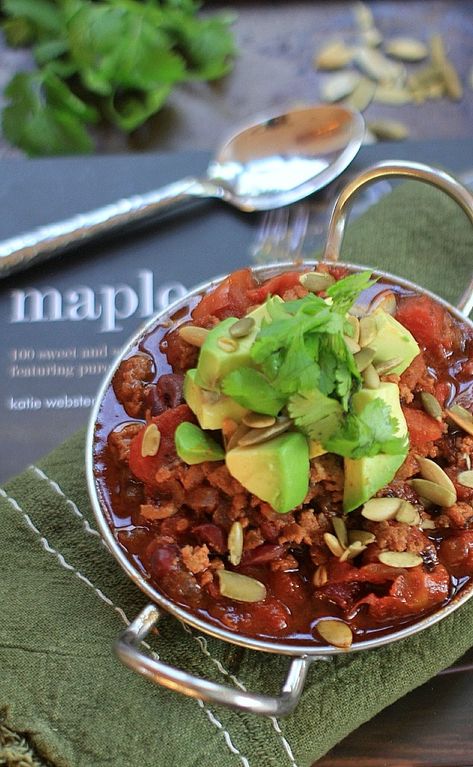 Easy to make, this maple-spiked Smoky and Sweet Turkey Chili from Mapleis a healthy and delicious addition to your chili recipe collection! Maple Chili, Maple Glazed Carrots, Turkey Chili Recipe, Healthy Fall Recipes, Sauteed Zucchini, Easy Turkey, Superfood Recipes, Recipe Ground Turkey, Empanada Recipe