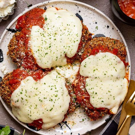 Chicken Parmesan with Vodka Sauce Chicken Parmesan Vodka Sauce, Chicken With Vodka Sauce, Honey Baked Chicken Breast, Chicken Recipes Family, What To Make With Chicken, Honey Baked Chicken, Vodka Sauce Recipe, Jamaican Curry Chicken, Favorite Chicken Recipes