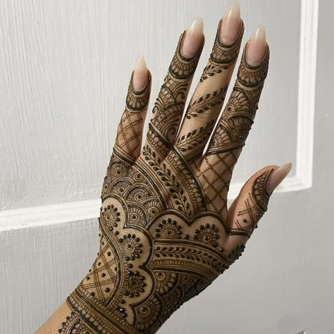 Back Fingers Mehndi Designs, Mehndi Full Hand Simple, Back Hand Mehndi Designs Full Hands, Backside Hand Mehndi Design, Full Mehndi Designs Back Hand, Abstract Mehendi Designs, Mehendi Designs For Hands Front Hand, Back Left Hand Mehndi Designs, Mehndi Designs Full Hand Back