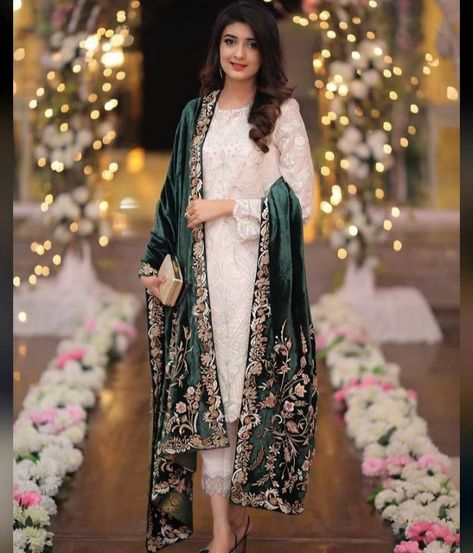 Wedding Dresses Pakistani Party Wear, Wedding Dresses Pakistani, Dresses Pakistani, Desi Wedding Dresses, Sisters Wedding, Velvet Dress Designs, Pakistani Party Wear, Latest Bridal Dresses, Beautiful Casual Dresses