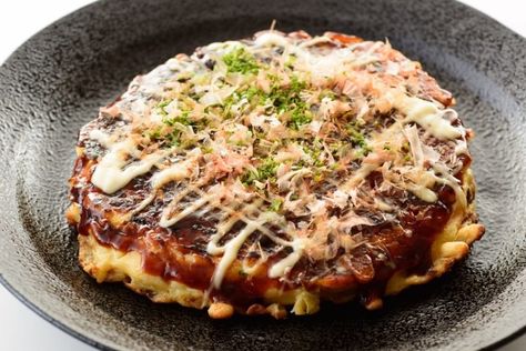 How to Make Okonomiyaki — Easy Street Food at Home | JobsInJapan.com Okonomiyaki Aesthetic, Okonomiyaki Rezept, Vegan Kimchi Recipe, Korean Food Kimchi, Okonomiyaki Recipe, Okonomiyaki Sauce, Fermented Kimchi, Japanese Grocery, Kimchi Recipe