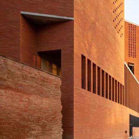 Toulouse, Economics, Architects, Architecture