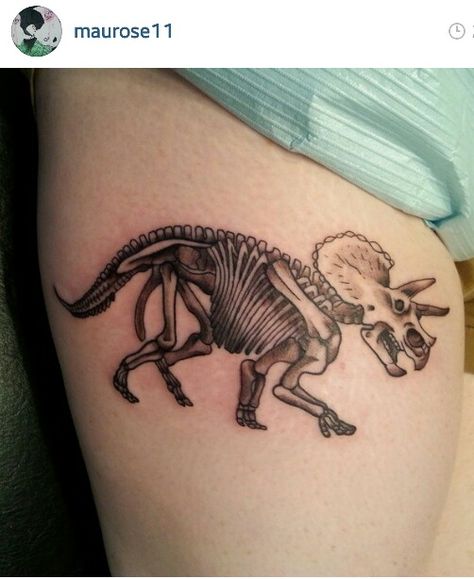 Dino skeleton Rex Tattoo, T Rex Tattoo, Amor Tattoo, Amsterdam Tattoo, Serpent Tattoo, Dinosaur Tattoos, Skeleton Tattoos, Dinosaur Skeleton, Side Tattoos