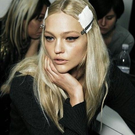 Check out more of these great items online! Make Up Studio, Sasha Pivovarova, Models Backstage, Model Lifestyle, Model Aesthetic, Models Off Duty, Model Life, Runway Models, Gossip Girl