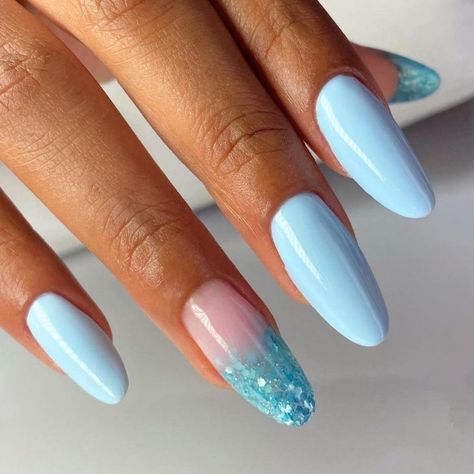 light blue oval nails with turquoise glitter accent Easter Nails Easy, Light Blue Nails, Gel Toe Nails, Baby Blue Nails, Easter Nail Designs, Gel Toes, Blue Nail Designs, Blue Nail, Easter Nails