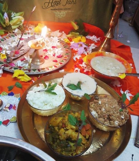 Manabasa Gurubara:- Goddess Lakshmi is worshipped by women and girls in Orissa on every Thursday of the month of Margasira (November – December) and this is known as Manabasa Gurubar. Margasira or Margasir is the ninth month in Oriya calendar. Mahalakshmi, or Laxmi, is the Hindu goddess of wealth and prosperity and is believed to visit homes in Margasira month.  On the morning of Manabasa Gurubar, Oriya women wake up early in the morning and clean the house to welcome Goddess Lakshmi. Manabasa Gurubar Laxmi, Odisha Festival, Clean The House, Goddess Of Wealth, Festivals Of India, Wake Up Early, Fairs And Festivals, Hindu Goddess, India Culture