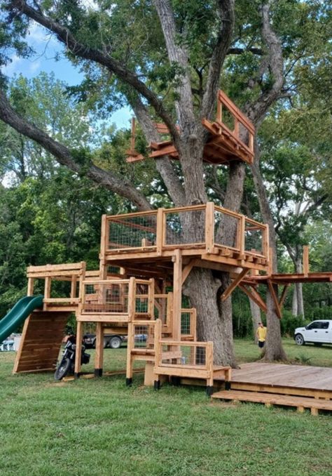 Treehouse Platform, Treehouse Ideas, Kids Tree Forts, Tree House Playground, Castle Playhouse, Tree Deck, Tree Fort, Tree House Diy, Outdoor Play Spaces